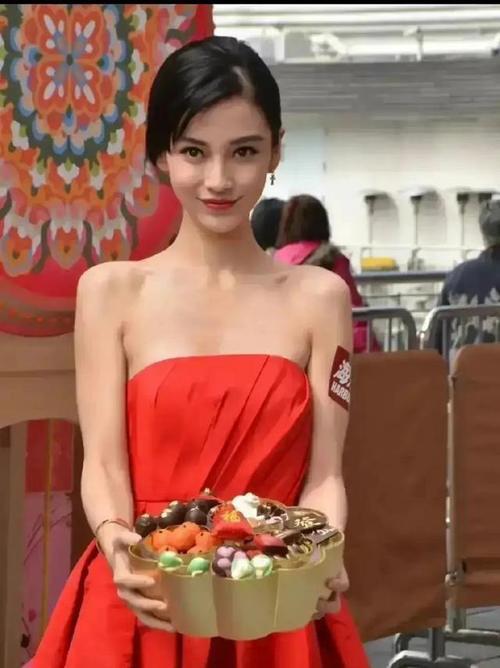 娱乐圈吃瓜的小姐姐是谁,揭秘娱乐圈幕后故事的女侠